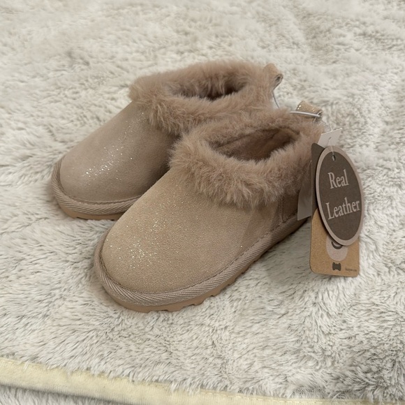 Toddler girl Bear paw ankle boots, Bear Paw, Size 5, color is light tan, NWT - Picture 1 of 8